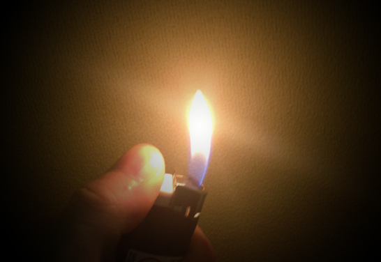 ライターの火